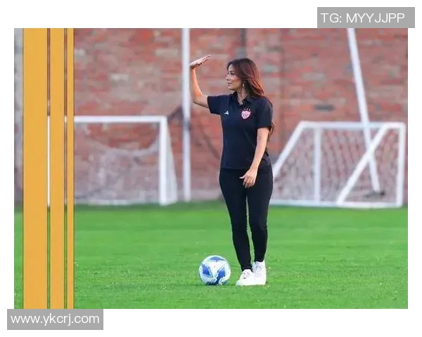 将足球巨星变身为可爱小孩的幕后创意大师是谁