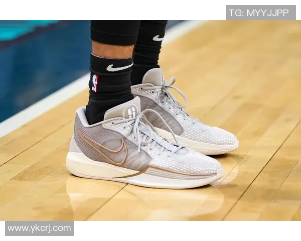 球星足球鞋签名背后的故事与品牌合作解析